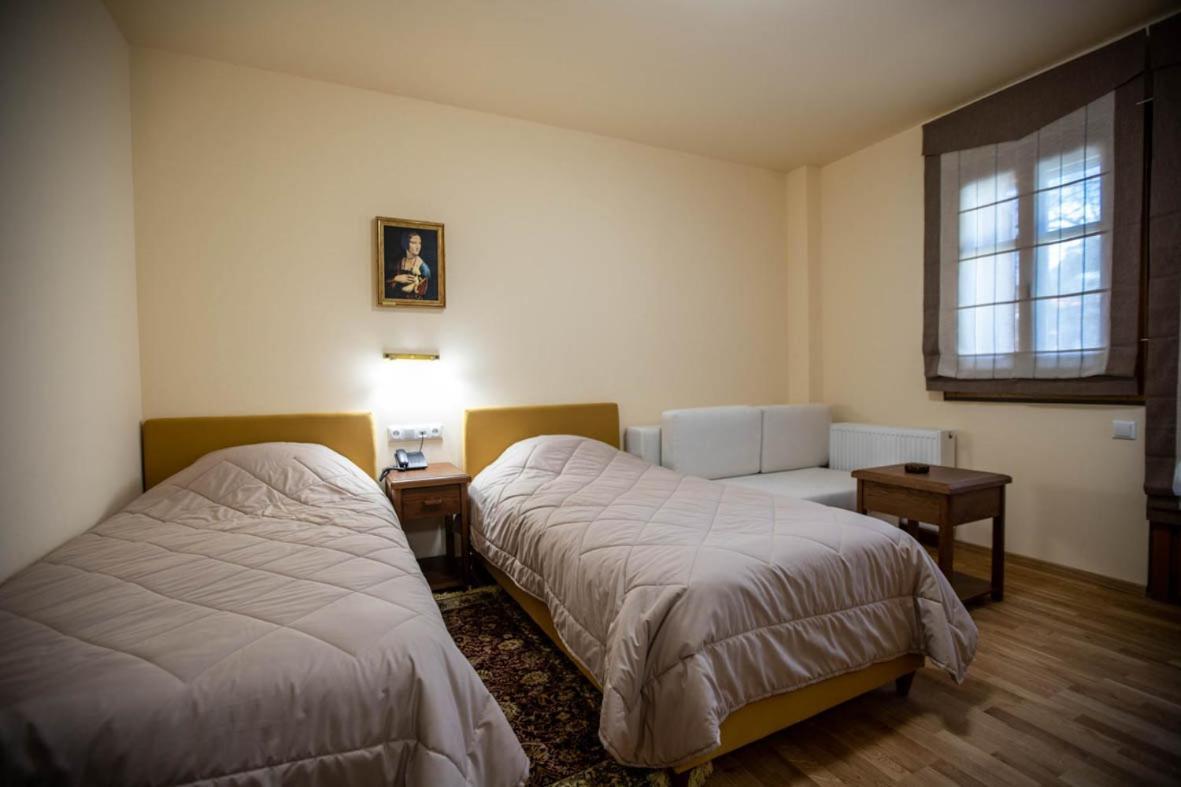 Rentinia Inn Rentína Buitenkant foto